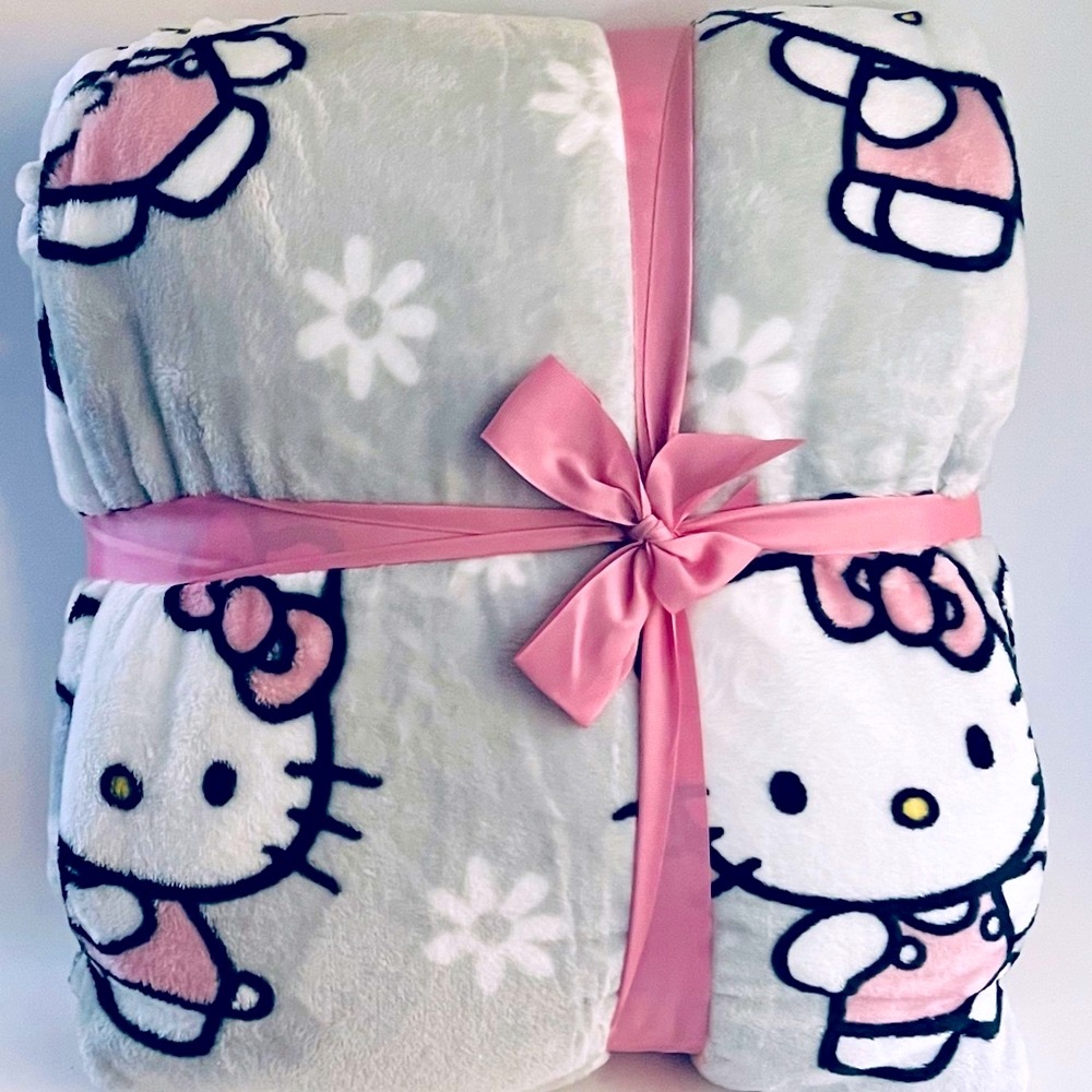 🌸🎀 Hello Kitty Blossom Blanket